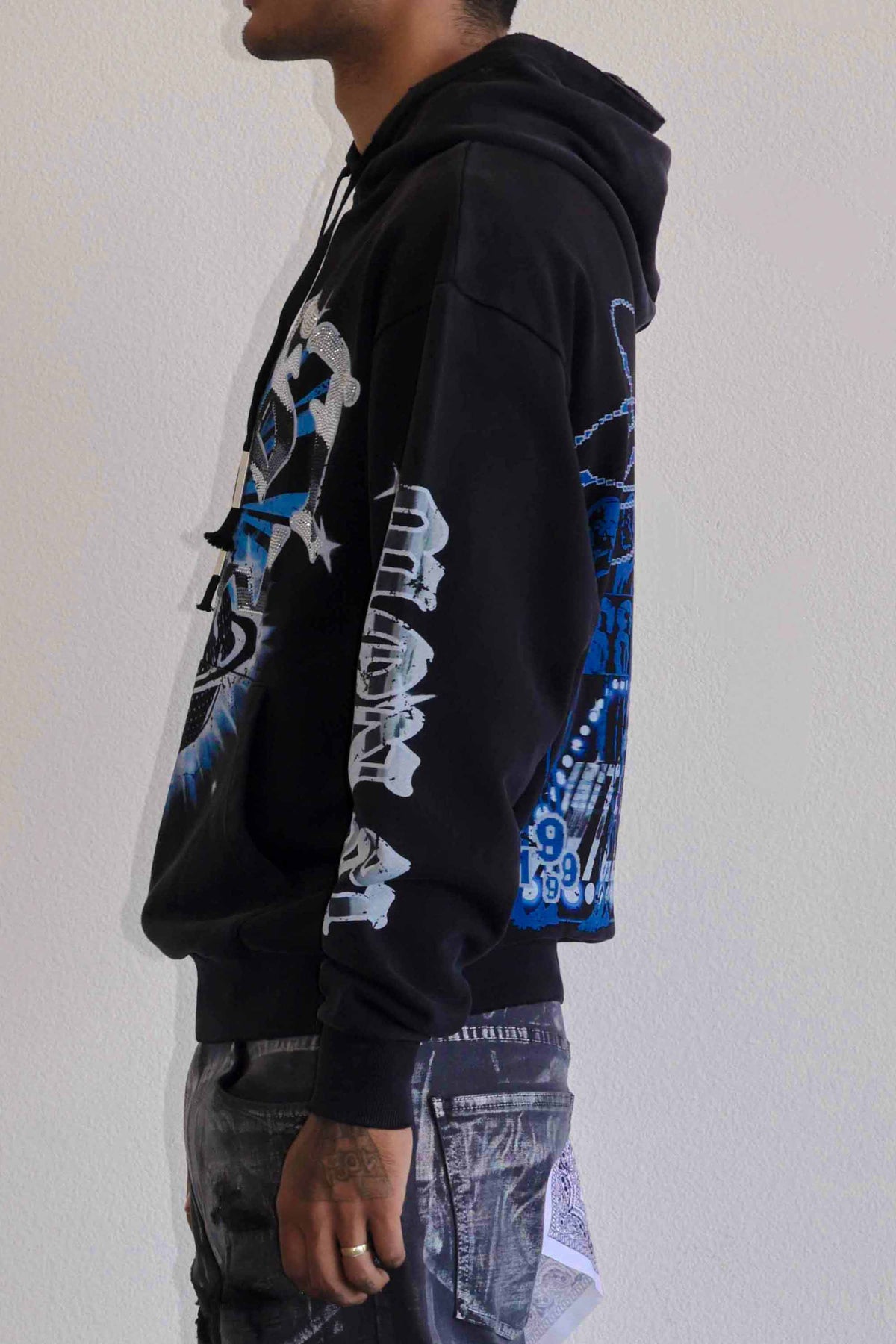 RADICAL INTELIGENCE WORLD HOODIE | First Row