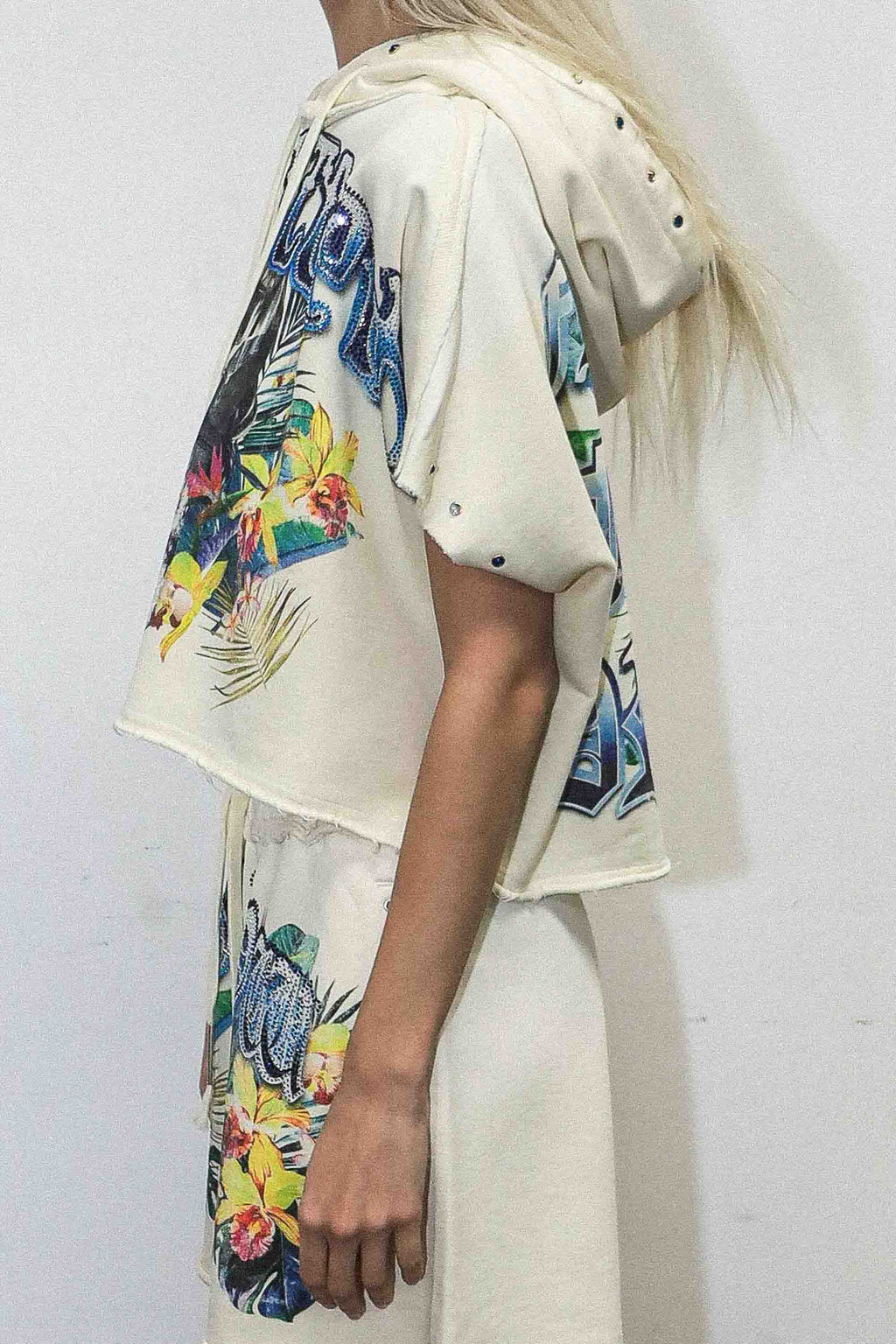 LOST UTOPIA FADED DREAM CROPPED HOODIE