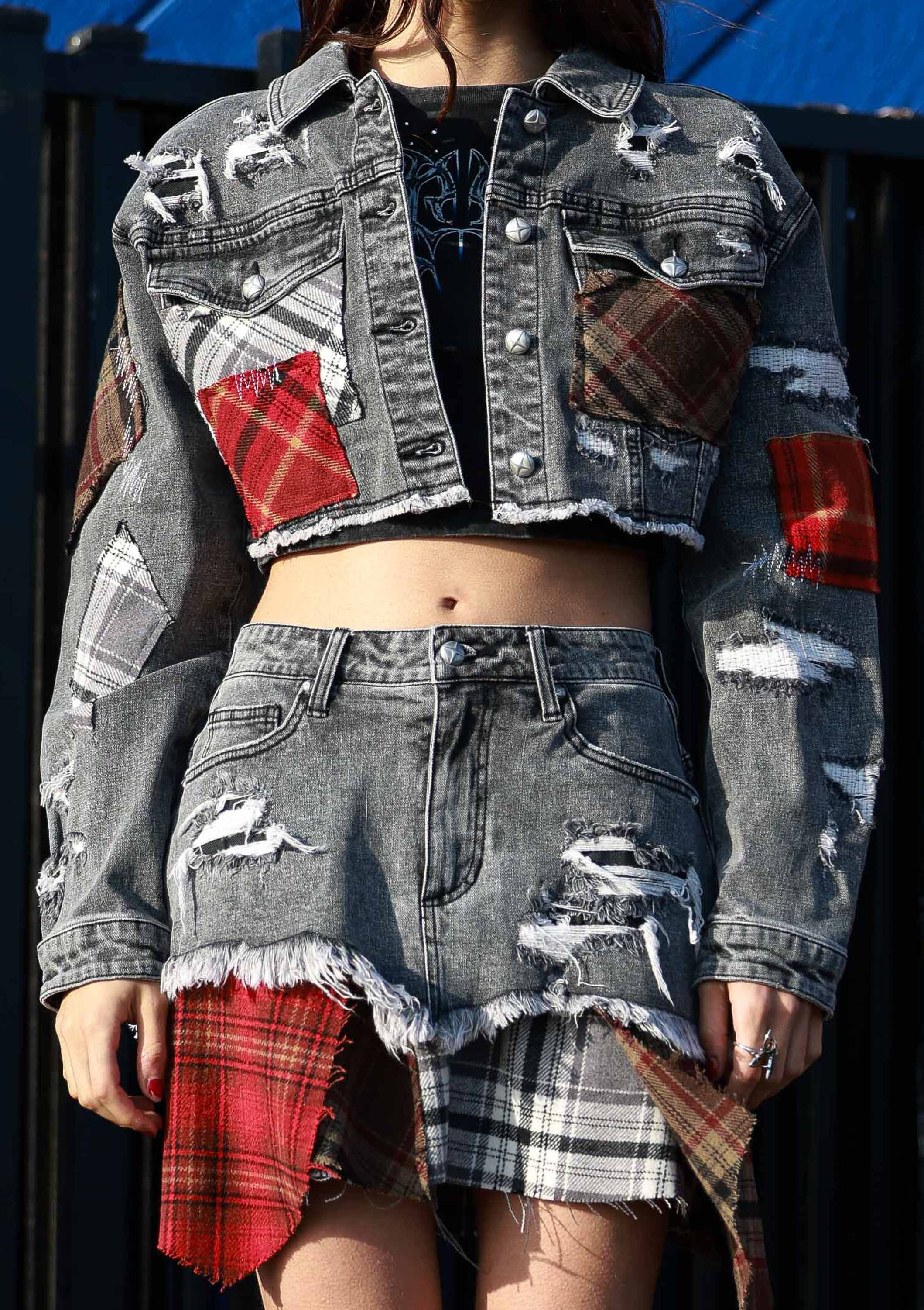 PLAID APPLIQUE DENIM CROP TRUCKER JACKET