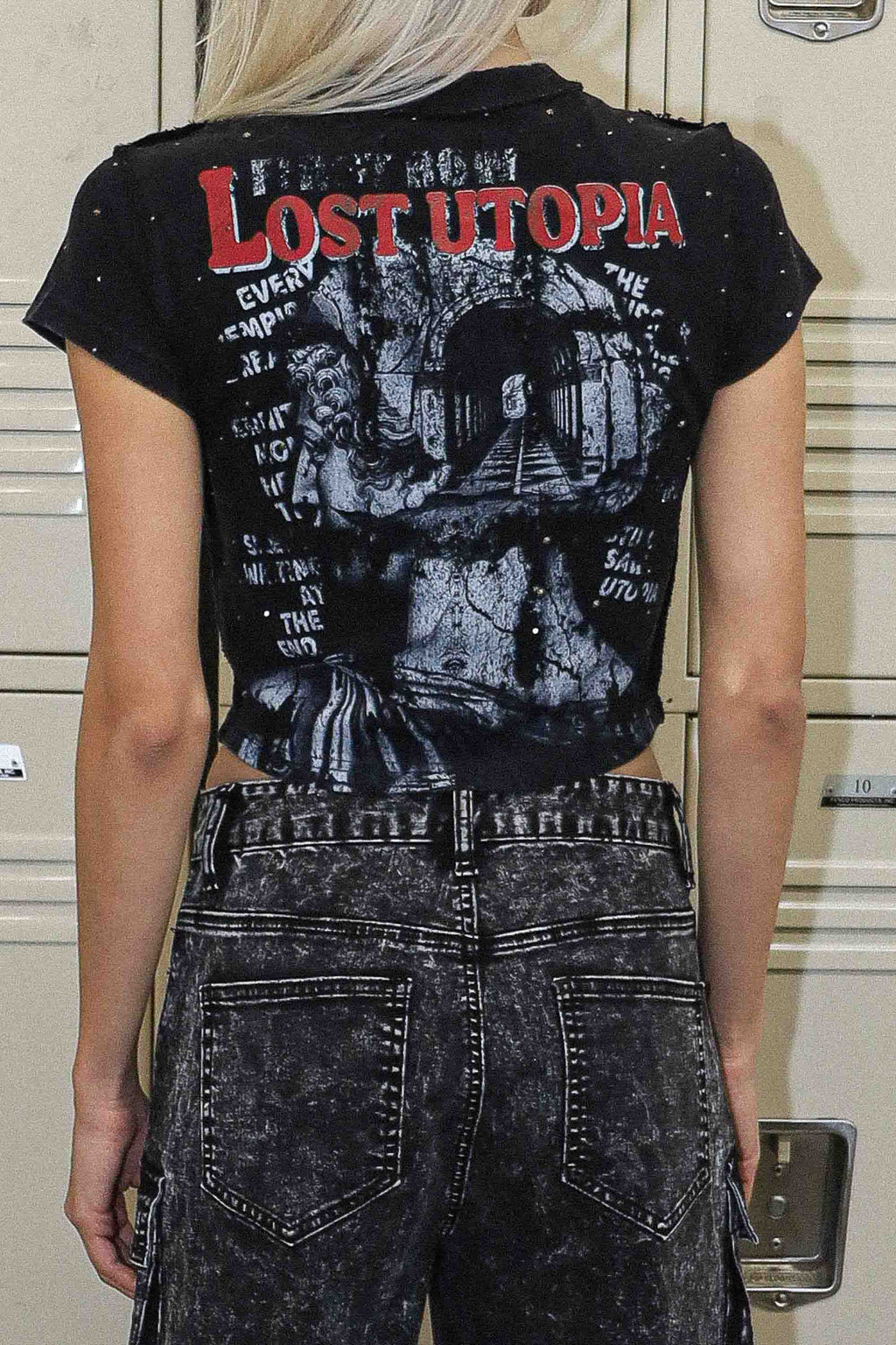 LOST UTOPIA ILLUSION BABY TEE