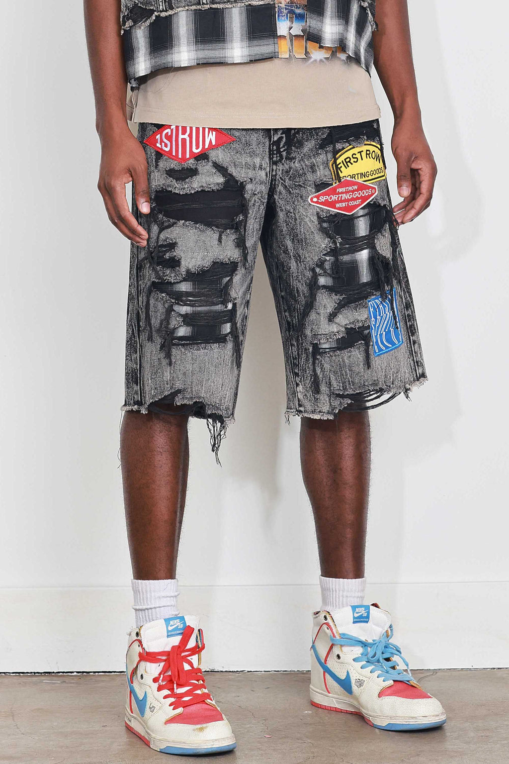 PATCHES CUT OFF PLAID DENIM JORTS