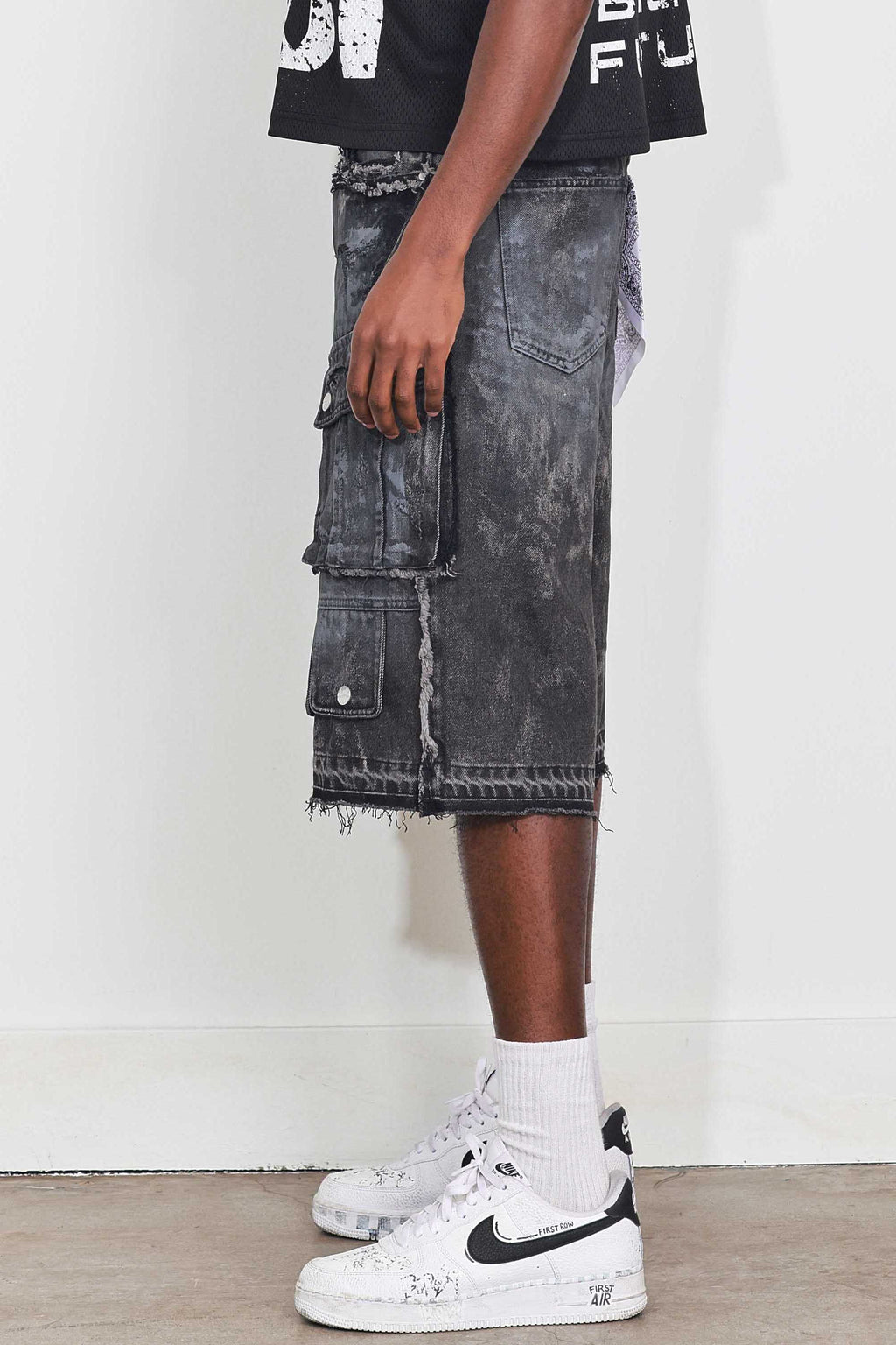 WASHED MULTI CARGO DENIM JORTS