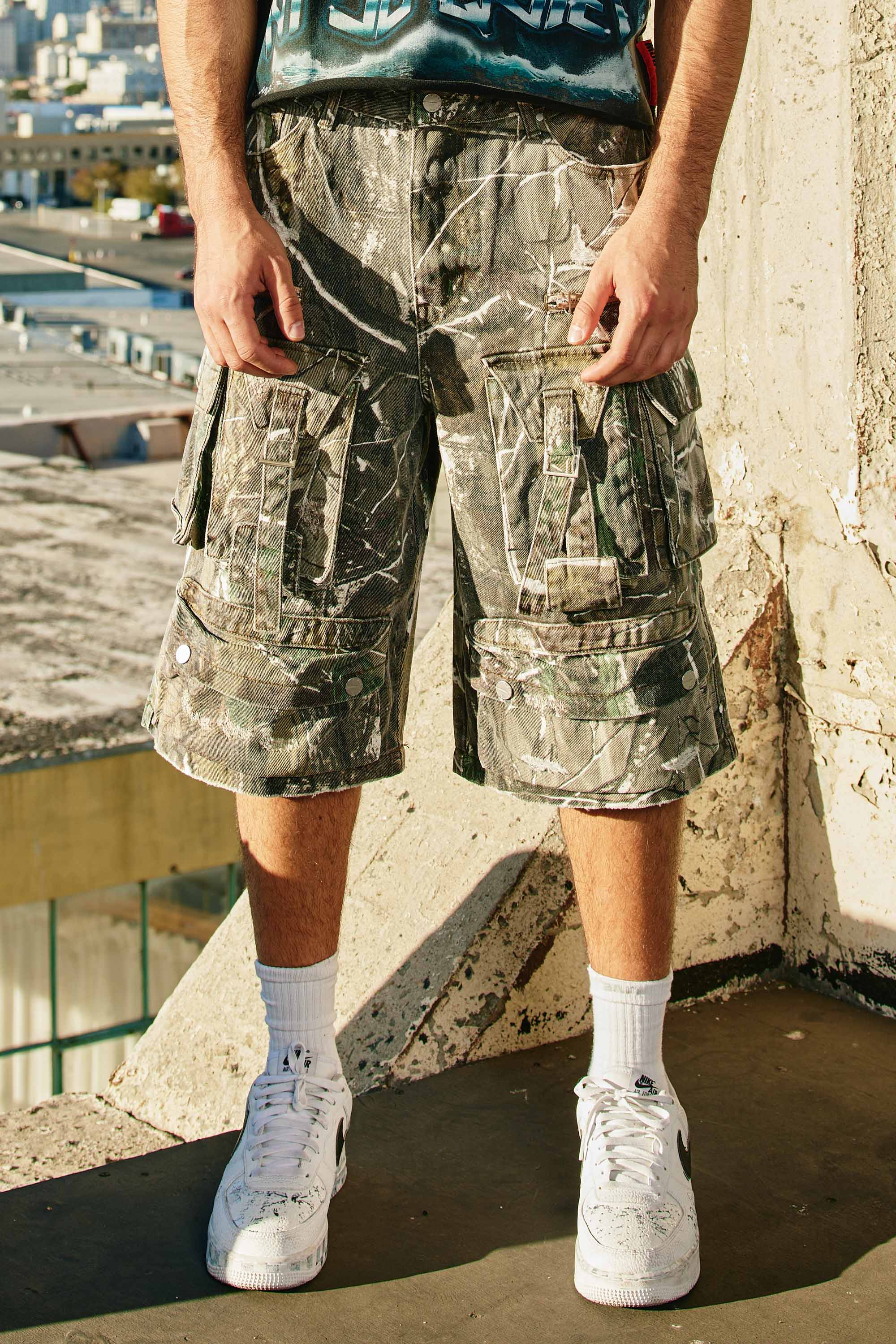 WASHED MULTI CARGO DENIM JORTS