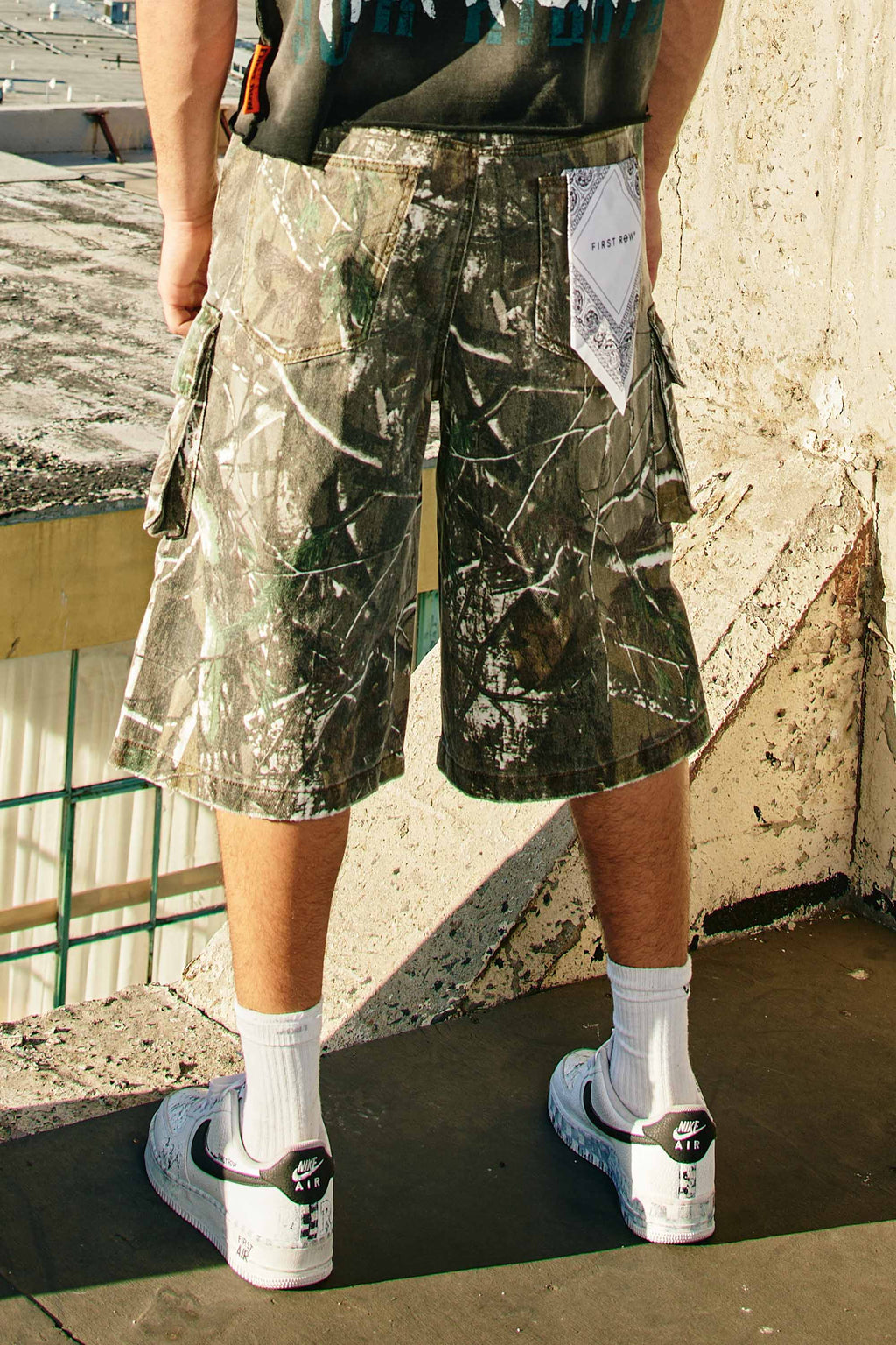 WASHED MULTI CARGO DENIM JORTS