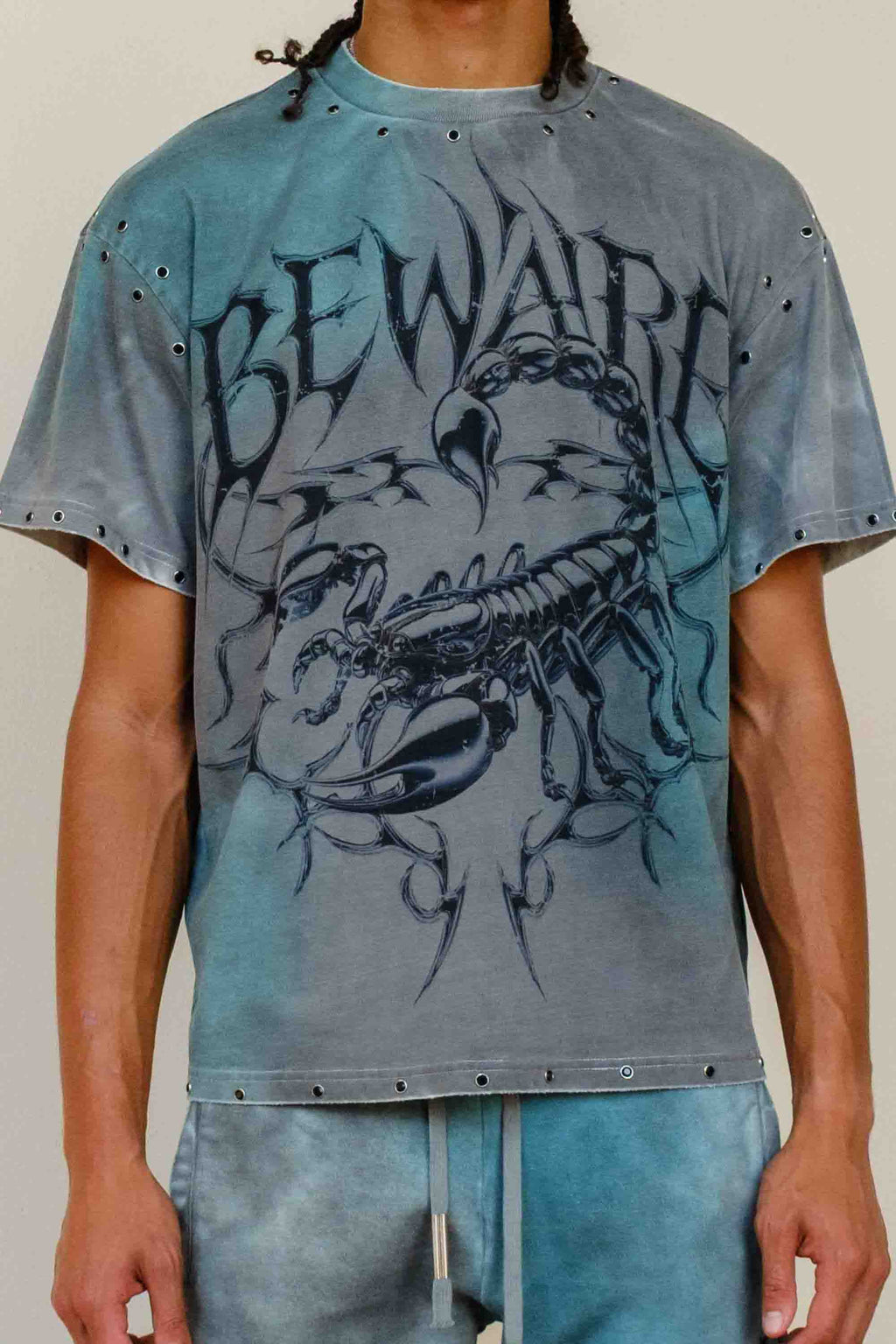 BEWARE WAKE UP & BE FIERCE GREEN MIST SCORPION CROPPED TEE