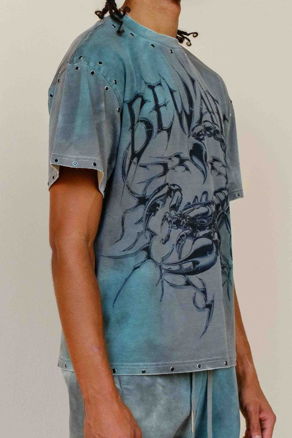 BEWARE WAKE UP & BE FIERCE GREEN MIST SCORPION CROPPED TEE
