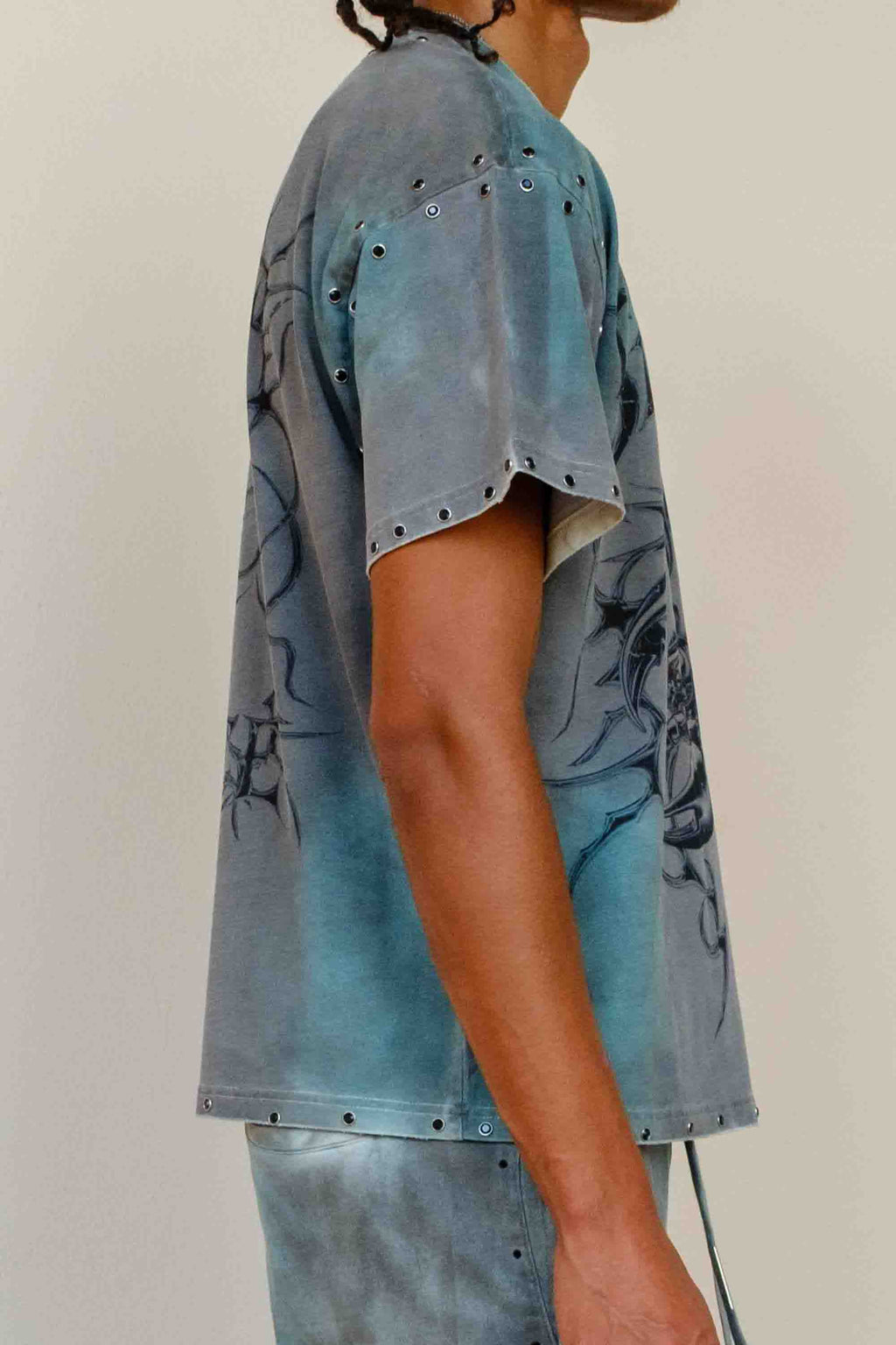 BEWARE WAKE UP & BE FIERCE GREEN MIST SCORPION CROPPED TEE