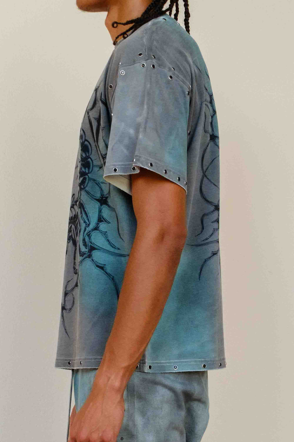 BEWARE WAKE UP & BE FIERCE GREEN MIST SCORPION CROPPED TEE