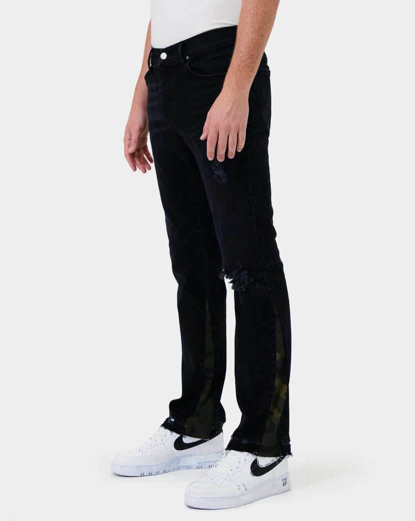 BLACK ESSENTIAL SLIM STRAIGHT DENIM